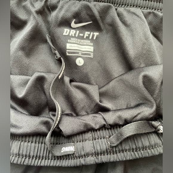 Nike Women's Black Running Shorts with Inner Lining - Picture 4 of 4